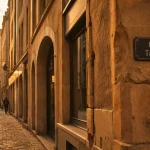 Rue Taison Metz en golden hour, vue piéton et façades