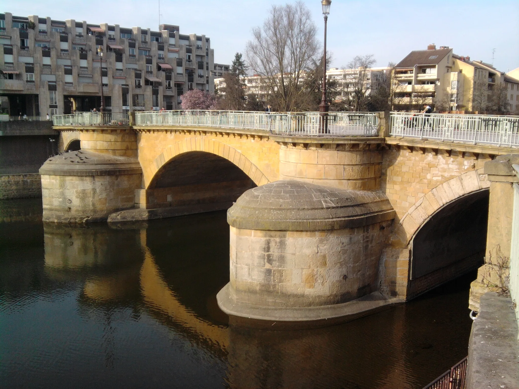 Le pont Saint-Georges dans le secteur du Pontiffroy, à Metz.